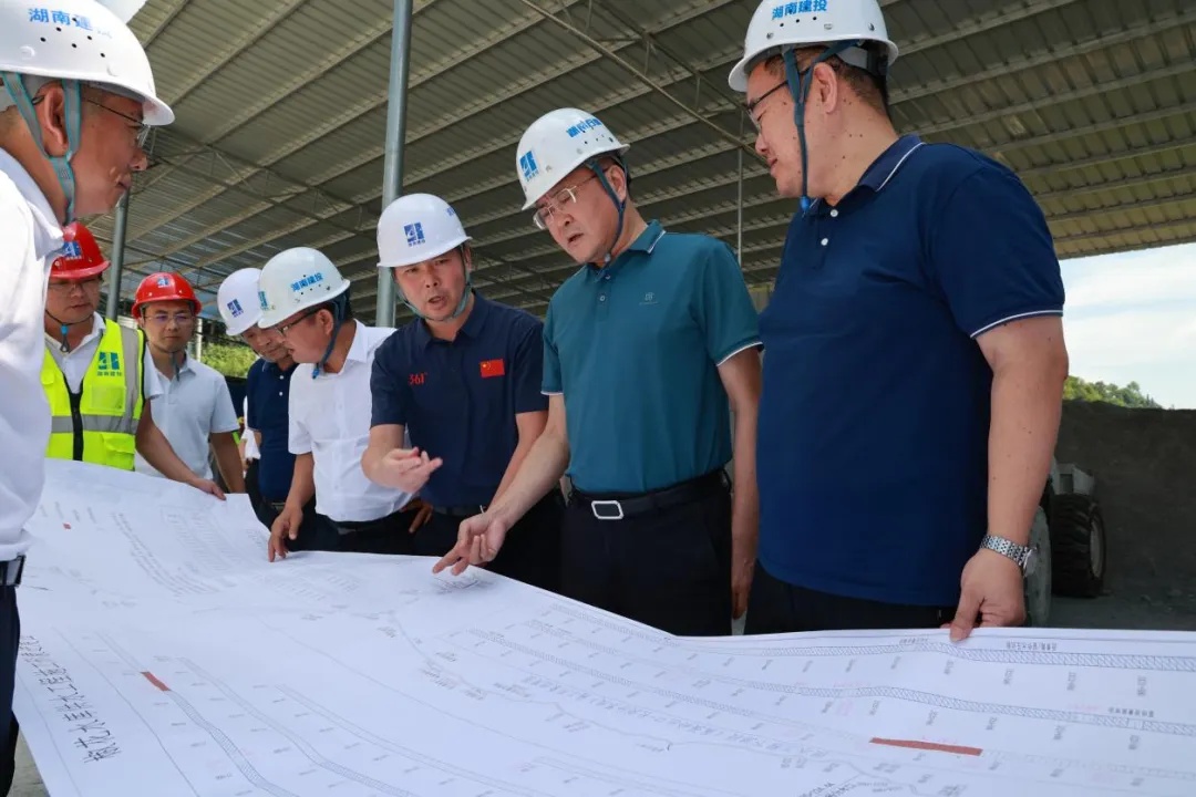 集團黨委委員、副總經(jīng)理桂茲軍帶隊赴椒花水庫工程項目督導生產(chǎn)及安全工作并開展“送清涼”活動